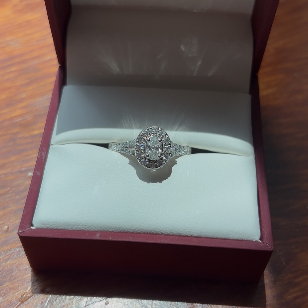 Classic Silver-Tone Oval Halo Ring - 14k White gold